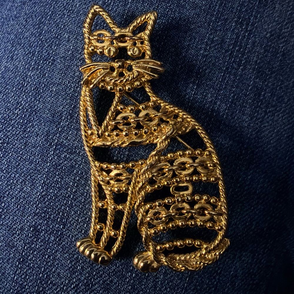 Vintage AJC Gold Tone Chain Look Openwork Sitting Cat Brooch